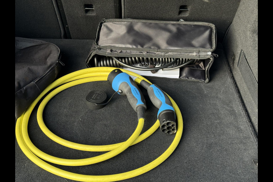 Mercedes-Benz EQA 250 Business Sol. Luxury 67 kWh | Panorama | Memory | Sfeer Verlichting | 360 Camera |