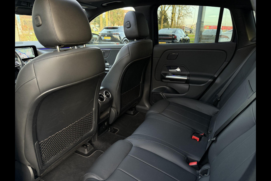 Mercedes-Benz EQA 250 Business Sol. Luxury 67 kWh | Panorama | Memory | Sfeer Verlichting | 360 Camera |