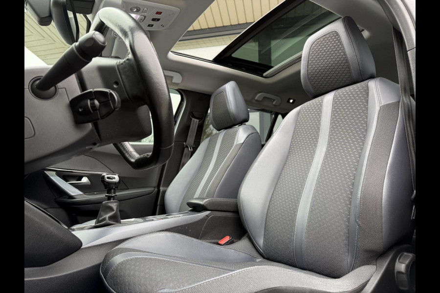 Peugeot 2008 1.5 BlueHDi Allure | Panorama | Navi | Camera |