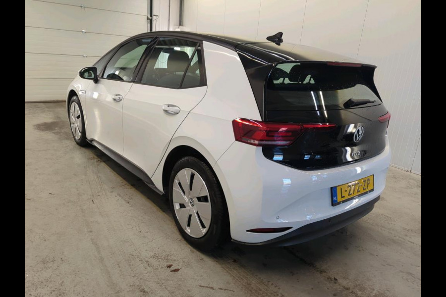 Volkswagen ID.3 Life 58 kWh Navigatie Apple Carplay/Android Auto Parkeersensoren achter Adaptive Cruise Control Stoel- en stuurverwarming Full Led Climate Control