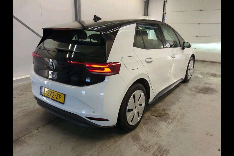 Volkswagen ID.3 Life 58 kWh Navigatie Apple Carplay/Android Auto Parkeersensoren achter Adaptive Cruise Control Stoel- en stuurverwarming Full Led Climate Control