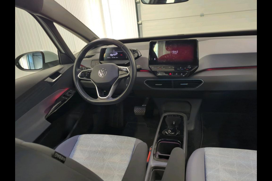 Volkswagen ID.3 Life 58 kWh Navigatie Apple Carplay/Android Auto Parkeersensoren achter Adaptive Cruise Control Stoel- en stuurverwarming Full Led Climate Control