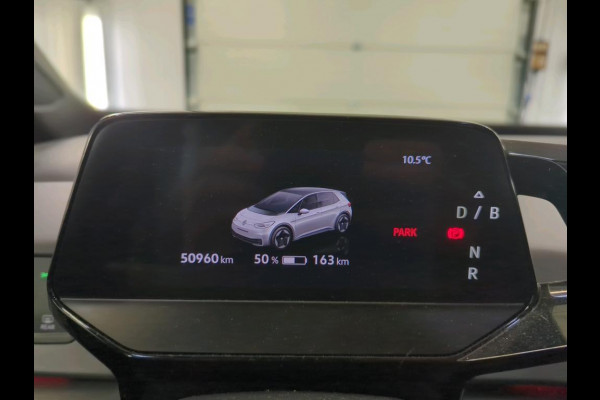 Volkswagen ID.3 Life 58 kWh Navigatie Apple Carplay/Android Auto Parkeersensoren achter Adaptive Cruise Control Stoel- en stuurverwarming Full Led Climate Control