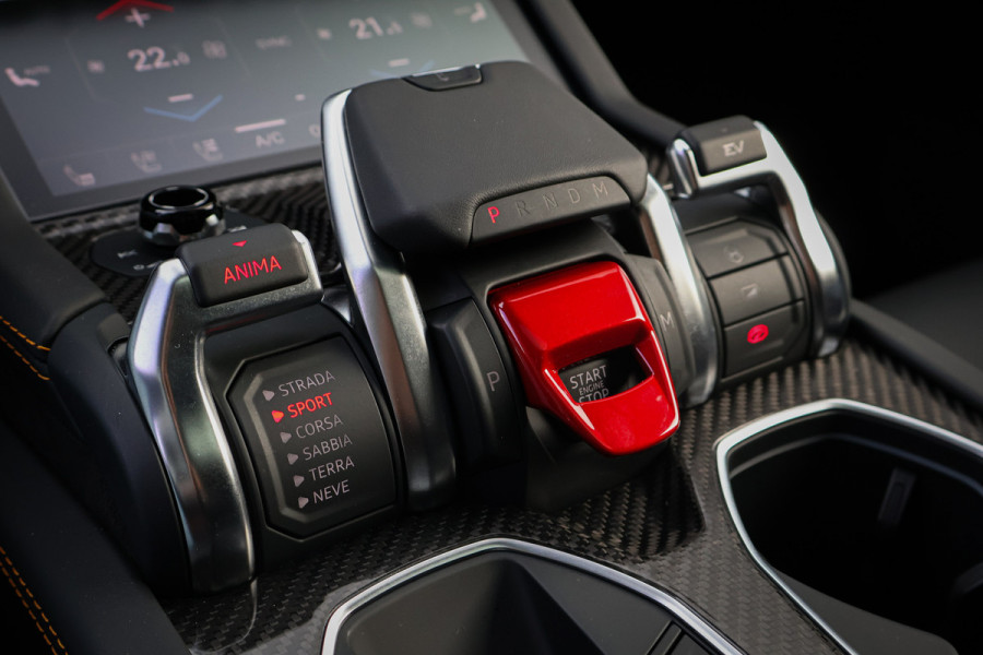 Lamborghini Urus SE 4.0 V8 Hybrid | AKRAPOVIC | FULL PPF | B&O ADVANCED | ACC |