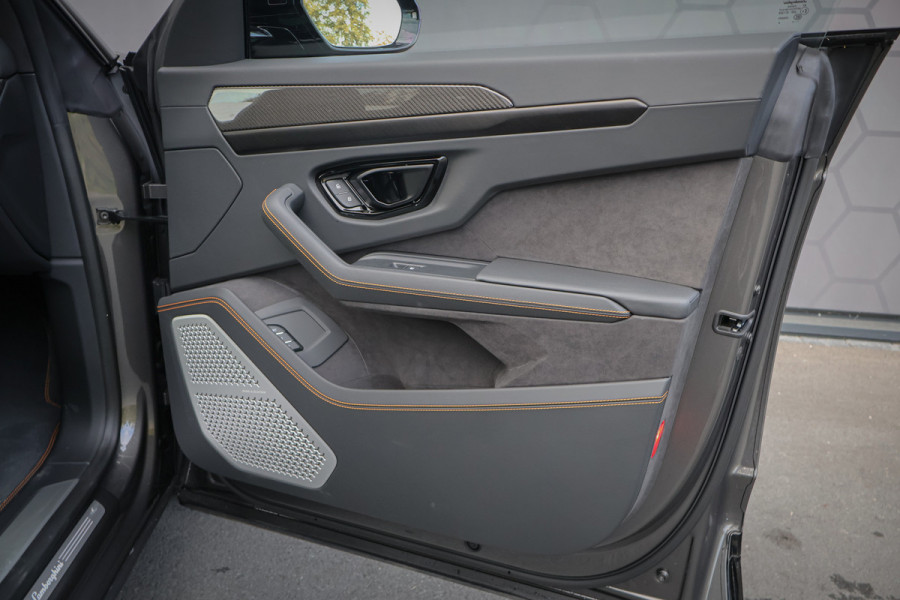 Lamborghini Urus SE 4.0 V8 Hybrid | AKRAPOVIC | FULL PPF | B&O ADVANCED | ACC |