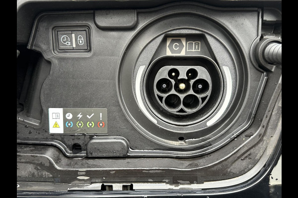 Peugeot 3008 1.6 HYbrid 225 Allure Pack Business VAN: €30.900,- VOOR: €26.877,- UW EINDEJAARSVOORDEEL: €4.023,-  | ALLURE PACK | APPLE CARPLAY/ANDROID AUTO | ADAPTIVE CRUISE CONTROL | ACHTERUITRIJCAMERA | NAVIGATIE |