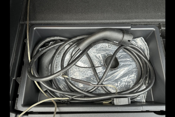 Peugeot 3008 1.6 HYbrid 225 Allure Pack Business VAN: €30.900,- VOOR: €26.877,- UW EINDEJAARSVOORDEEL: €4.023,-  | ALLURE PACK | APPLE CARPLAY/ANDROID AUTO | ADAPTIVE CRUISE CONTROL | ACHTERUITRIJCAMERA | NAVIGATIE |