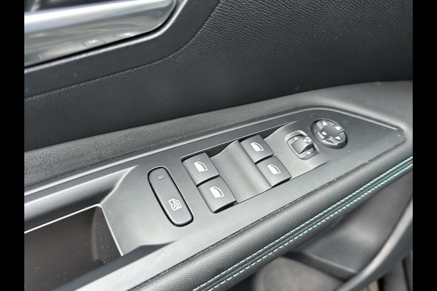 Peugeot 3008 1.6 HYbrid 225 Allure Pack Business VAN: €30.900,- VOOR: €26.877,- UW EINDEJAARSVOORDEEL: €4.023,-  | ALLURE PACK | APPLE CARPLAY/ANDROID AUTO | ADAPTIVE CRUISE CONTROL | ACHTERUITRIJCAMERA | NAVIGATIE |