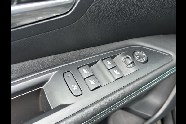 Peugeot 3008 1.6 HYbrid 225 Allure Pack Business VAN: €30.900,- VOOR: €26.877,- UW EINDEJAARSVOORDEEL: €4.023,-  | ALLURE PACK | APPLE CARPLAY/ANDROID AUTO | ADAPTIVE CRUISE CONTROL | ACHTERUITRIJCAMERA | NAVIGATIE |