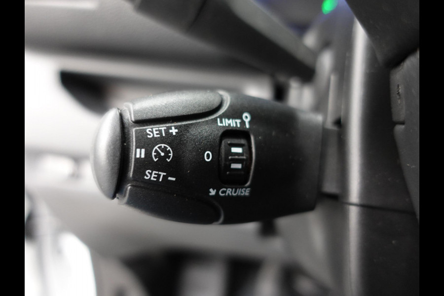 Opel Vivaro 1.5 CDTI L3H1 Edition Navigatie Cruise control Camera Airco Trekhaak 3Zits