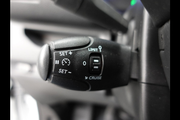 Opel Vivaro 1.5 CDTI L3H1 Edition Navigatie Cruise control Camera Airco Trekhaak 3Zits