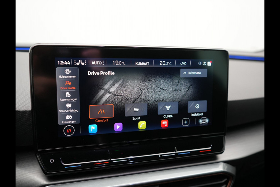 CUPRA Leon 1.4 e-Hybrid VZ Plug In Hybrid 245pk Dealer O.H PHEV | Keyless | Cruise Control | Lederen Sportstoelen Verwarmd | Navigatie | Virtual | Front & Lane Assist | Sportstuur Verwarmd | Sfeerverlichting | DAB | 19"L.M |