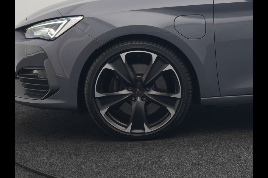 CUPRA Leon 1.4 e-Hybrid VZ Plug In Hybrid 245pk Dealer O.H PHEV | Keyless | Cruise Control | Lederen Sportstoelen Verwarmd | Navigatie | Virtual | Front & Lane Assist | Sportstuur Verwarmd | Sfeerverlichting | DAB | 19"L.M |