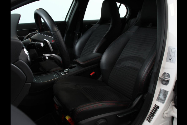 Mercedes-Benz GLA 200 Automaat Premium Plus | AMG Velgen | Climate control | Cruise control | Navigatie | Parkeersensoren | Achteruitrijcamera | Lichtmetalen velgen | Radio | LED | Voorstoelen verwarmd | Apple Carplay/ Android Auto