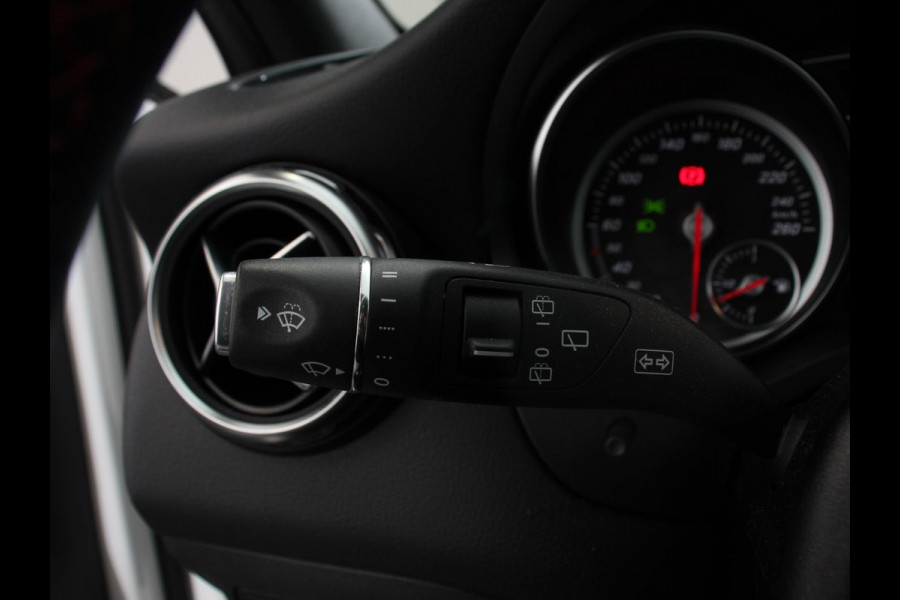 Mercedes-Benz GLA 200 Automaat Premium Plus | AMG Velgen | Climate control | Cruise control | Navigatie | Parkeersensoren | Achteruitrijcamera | Lichtmetalen velgen | Radio | LED | Voorstoelen verwarmd | Apple Carplay/ Android Auto