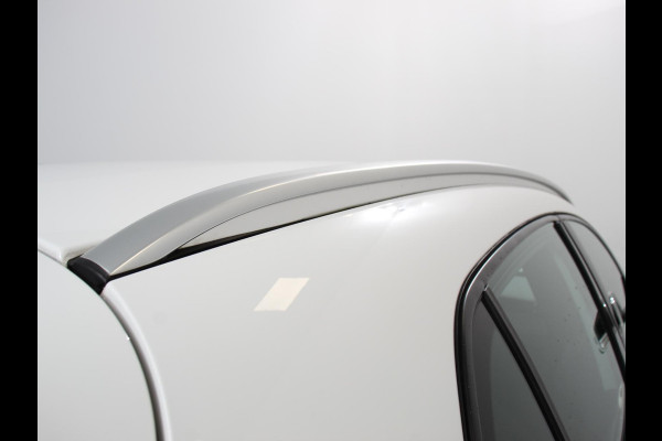 Mercedes-Benz GLA 200 Automaat Premium Plus | AMG Velgen | Climate control | Cruise control | Navigatie | Parkeersensoren | Achteruitrijcamera | Lichtmetalen velgen | Radio | LED | Voorstoelen verwarmd | Apple Carplay/ Android Auto