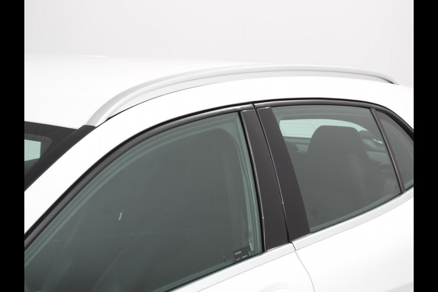 Mercedes-Benz GLA 200 Automaat Premium Plus | AMG Velgen | Climate control | Cruise control | Navigatie | Parkeersensoren | Achteruitrijcamera | Lichtmetalen velgen | Radio | LED | Voorstoelen verwarmd | Apple Carplay/ Android Auto