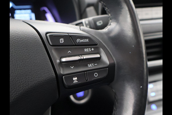 Hyundai Kona EV 64 kWh PREMIUM SKY 100% SOH + SCHUIFDAK | LEDER | STOELVENTILATIE | HEAD-UP | ADAPTIVE CRUISE | STUURVERW.