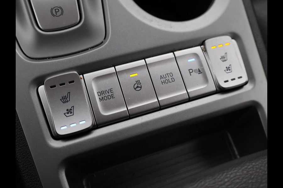Hyundai Kona EV 64 kWh PREMIUM SKY 100% SOH + SCHUIFDAK | LEDER | STOELVENTILATIE | HEAD-UP | ADAPTIVE CRUISE | STUURVERW.