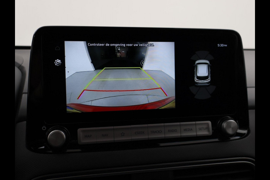 Hyundai Kona EV 64 kWh PREMIUM SKY 100% SOH + SCHUIFDAK | LEDER | STOELVENTILATIE | HEAD-UP | ADAPTIVE CRUISE | STUURVERW.