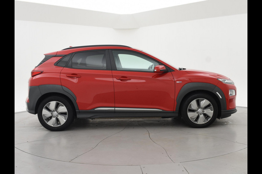 Hyundai Kona EV 64 kWh PREMIUM SKY 100% SOH + SCHUIFDAK | LEDER | STOELVENTILATIE | HEAD-UP | ADAPTIVE CRUISE | STUURVERW.