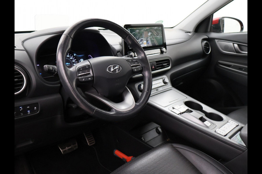 Hyundai Kona EV 64 kWh PREMIUM SKY 100% SOH + SCHUIFDAK | LEDER | STOELVENTILATIE | HEAD-UP | ADAPTIVE CRUISE | STUURVERW.