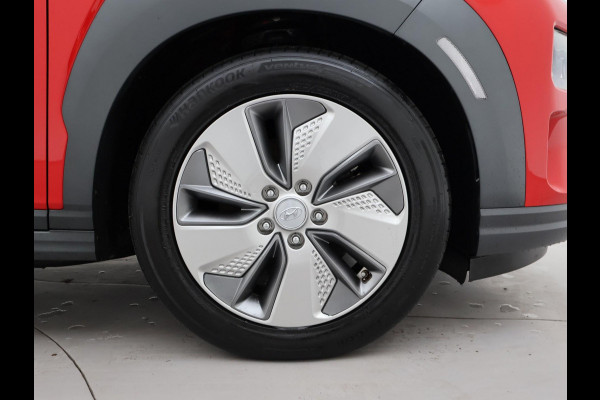 Hyundai Kona EV 64 kWh PREMIUM SKY 100% SOH + SCHUIFDAK | LEDER | STOELVENTILATIE | HEAD-UP | ADAPTIVE CRUISE | STUURVERW.