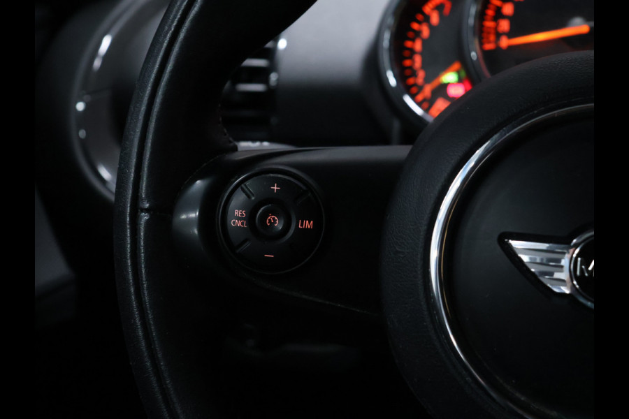 MINI Clubman 1.5 Cooper Salt Business [PDC ACHTER, CLIMATE CONTROL, CRUISE CONTROL, BLUETOOTH TELEFOON, NAVIGATIE, LICHTMETALEN VELGEN, NIEUWSTAAT]