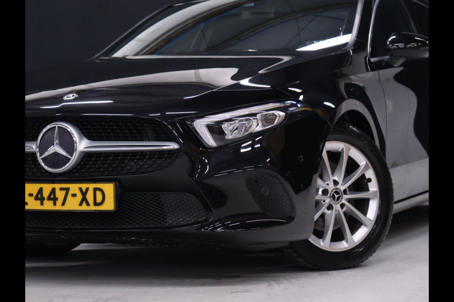 Mercedes-Benz A-Klasse 200 AMG Sport [SPORTSTOELEN, CAMERA, PDC V+A, STOELVERWARMING, CLIMATE CONTROL, CRUISE CONTROL, BLUETOOTH, NAVIGATIE, FLIPPERS, NIEUWSTAAT]