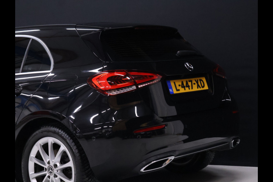 Mercedes-Benz A-Klasse 200 AMG Sport [SPORTSTOELEN, CAMERA, PDC V+A, STOELVERWARMING, CLIMATE CONTROL, CRUISE CONTROL, BLUETOOTH, NAVIGATIE, FLIPPERS, NIEUWSTAAT]