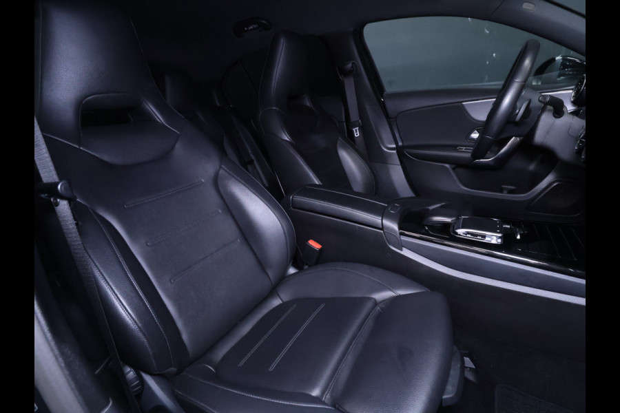Mercedes-Benz A-Klasse 200 AMG Sport [SPORTSTOELEN, CAMERA, PDC V+A, STOELVERWARMING, CLIMATE CONTROL, CRUISE CONTROL, BLUETOOTH, NAVIGATIE, FLIPPERS, NIEUWSTAAT]