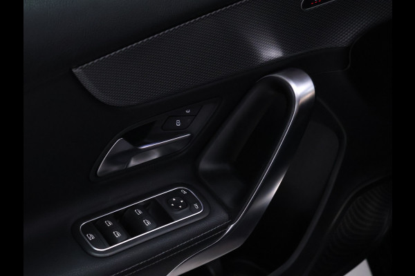 Mercedes-Benz A-Klasse 200 AMG Sport [SPORTSTOELEN, CAMERA, PDC V+A, STOELVERWARMING, CLIMATE CONTROL, CRUISE CONTROL, BLUETOOTH, NAVIGATIE, FLIPPERS, NIEUWSTAAT]