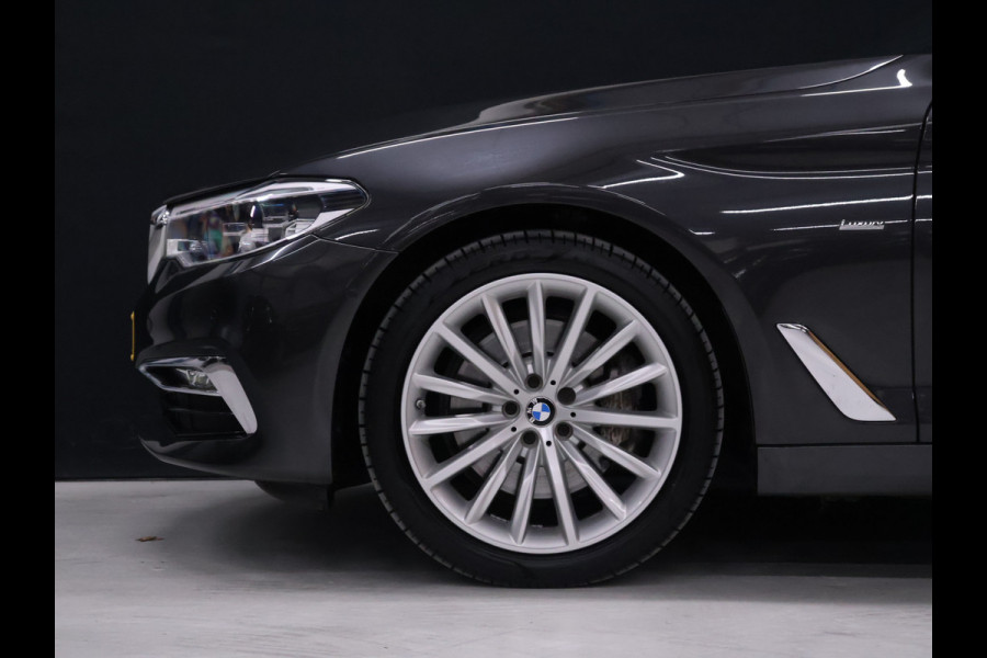 BMW 5 Serie Touring 530i High Executive Luxury Line [LUCHTVERING, SCHUIFKANTELDAK, MEMORY SEATS, HEAD-UP, ACTIVE PROTECTION, STUURVERWARMING, ACHTERUITRIJCAMERA, PDC V+A, STOELVERWARMING, BMW ADAPTIVE LED, CRUISE, CLIMATE, BLUETOOTH, NIEUWSTAA