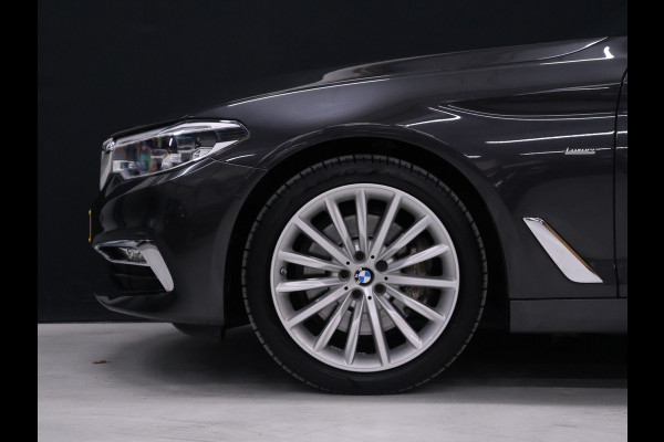 BMW 5 Serie Touring 530i High Executive Luxury Line [LUCHTVERING, SCHUIFKANTELDAK, MEMORY SEATS, HEAD-UP, ACTIVE PROTECTION, STUURVERWARMING, ACHTERUITRIJCAMERA, PDC V+A, STOELVERWARMING, BMW ADAPTIVE LED, CRUISE, CLIMATE, BLUETOOTH, NIEUWSTAA