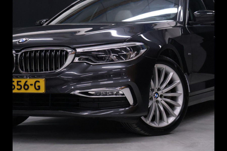 BMW 5 Serie Touring 530i High Executive Luxury Line [LUCHTVERING, SCHUIFKANTELDAK, MEMORY SEATS, HEAD-UP, ACTIVE PROTECTION, STUURVERWARMING, ACHTERUITRIJCAMERA, PDC V+A, STOELVERWARMING, BMW ADAPTIVE LED, CRUISE, CLIMATE, BLUETOOTH, NIEUWSTAA