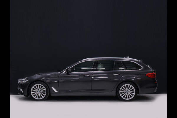 BMW 5 Serie Touring 530i High Executive Luxury Line [LUCHTVERING, SCHUIFKANTELDAK, MEMORY SEATS, HEAD-UP, ACTIVE PROTECTION, STUURVERWARMING, ACHTERUITRIJCAMERA, PDC V+A, STOELVERWARMING, BMW ADAPTIVE LED, CRUISE, CLIMATE, BLUETOOTH, NIEUWSTAA