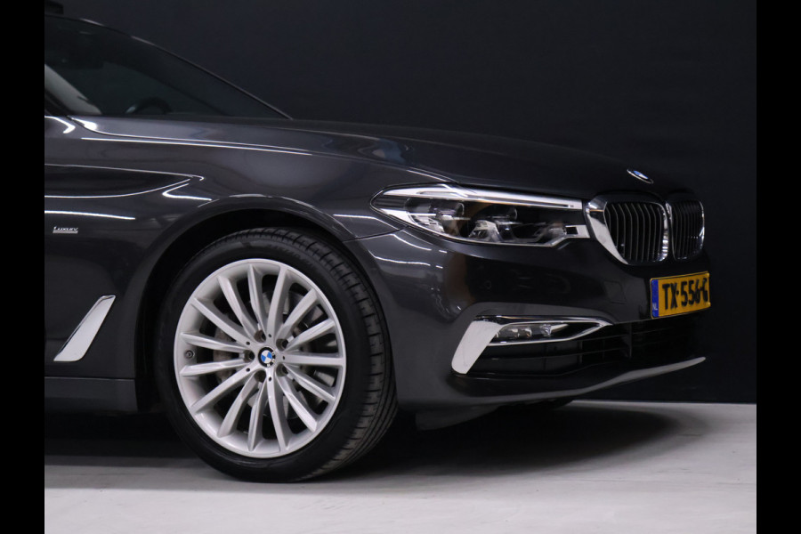 BMW 5 Serie Touring 530i High Executive Luxury Line [LUCHTVERING, SCHUIFKANTELDAK, MEMORY SEATS, HEAD-UP, ACTIVE PROTECTION, STUURVERWARMING, ACHTERUITRIJCAMERA, PDC V+A, STOELVERWARMING, BMW ADAPTIVE LED, CRUISE, CLIMATE, BLUETOOTH, NIEUWSTAA
