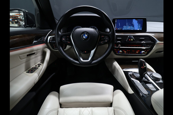 BMW 5 Serie Touring 530i High Executive Luxury Line [LUCHTVERING, SCHUIFKANTELDAK, MEMORY SEATS, HEAD-UP, ACTIVE PROTECTION, STUURVERWARMING, ACHTERUITRIJCAMERA, PDC V+A, STOELVERWARMING, BMW ADAPTIVE LED, CRUISE, CLIMATE, BLUETOOTH, NIEUWSTAA