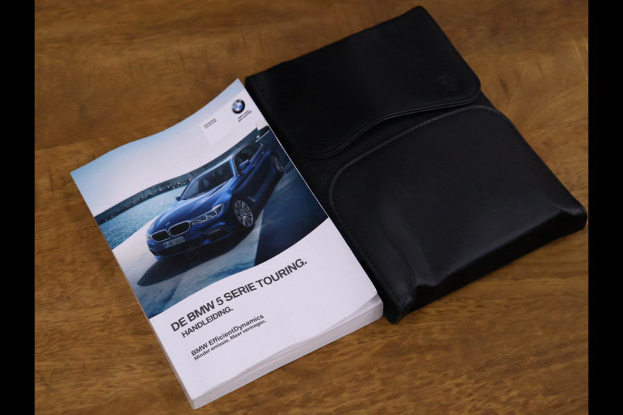 BMW 5 Serie Touring 530i High Executive Luxury Line [LUCHTVERING, SCHUIFKANTELDAK, MEMORY SEATS, HEAD-UP, ACTIVE PROTECTION, STUURVERWARMING, ACHTERUITRIJCAMERA, PDC V+A, STOELVERWARMING, BMW ADAPTIVE LED, CRUISE, CLIMATE, BLUETOOTH, NIEUWSTAA