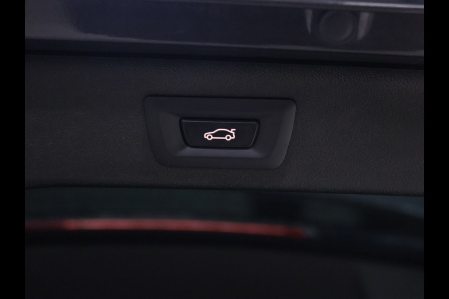 BMW 5 Serie Touring 530i High Executive Luxury Line [LUCHTVERING, SCHUIFKANTELDAK, MEMORY SEATS, HEAD-UP, ACTIVE PROTECTION, STUURVERWARMING, ACHTERUITRIJCAMERA, PDC V+A, STOELVERWARMING, BMW ADAPTIVE LED, CRUISE, CLIMATE, BLUETOOTH, NIEUWSTAA