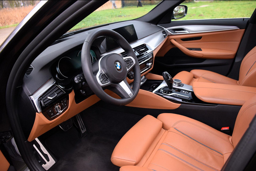 BMW 5 Serie Touring 520i High Executive*Nappa Leder*HUD*PANO*M-Pakket*Enz*