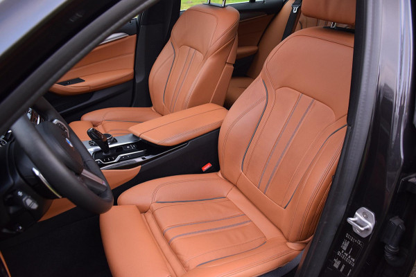 BMW 5 Serie Touring 520i High Executive*Nappa Leder*HUD*PANO*M-Pakket*Enz*