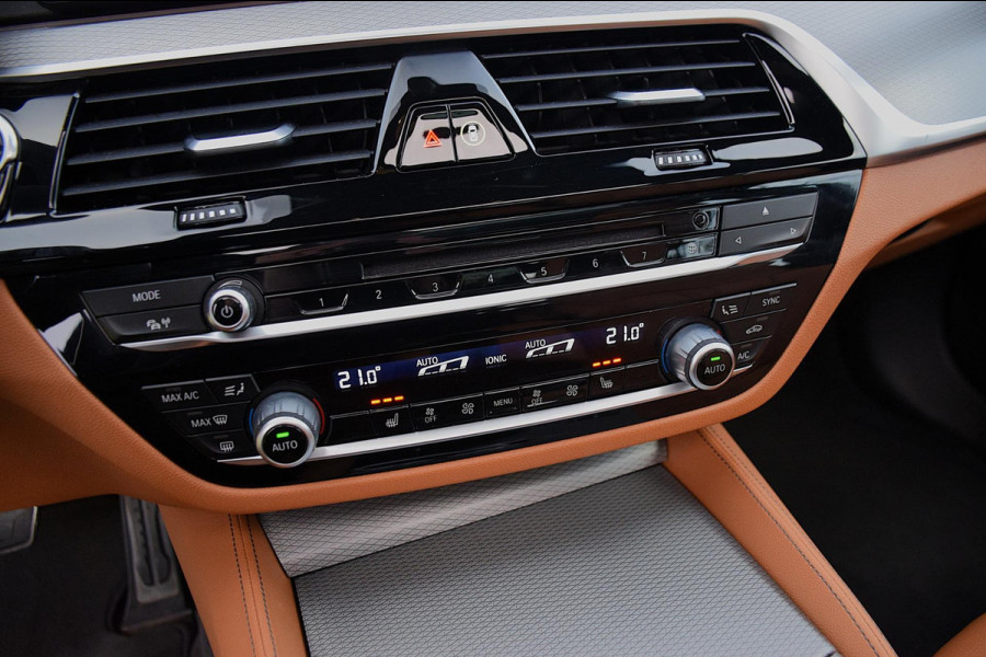 BMW 5 Serie Touring 520i High Executive*Nappa Leder*HUD*PANO*M-Pakket*Enz*