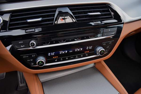 BMW 5 Serie Touring 520i High Executive*Nappa Leder*HUD*PANO*M-Pakket*Enz*