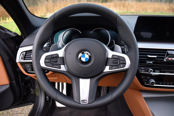 BMW 5 Serie Touring 520i High Executive*Nappa Leder*HUD*PANO*M-Pakket*Enz*