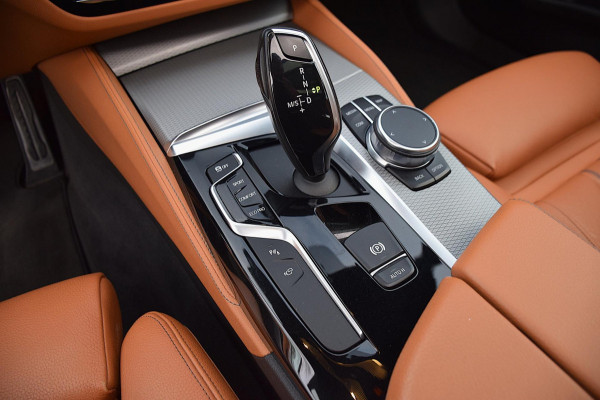 BMW 5 Serie Touring 520i High Executive*Nappa Leder*HUD*PANO*M-Pakket*Enz*