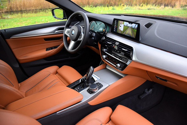 BMW 5 Serie Touring 520i High Executive*Nappa Leder*HUD*PANO*M-Pakket*Enz*