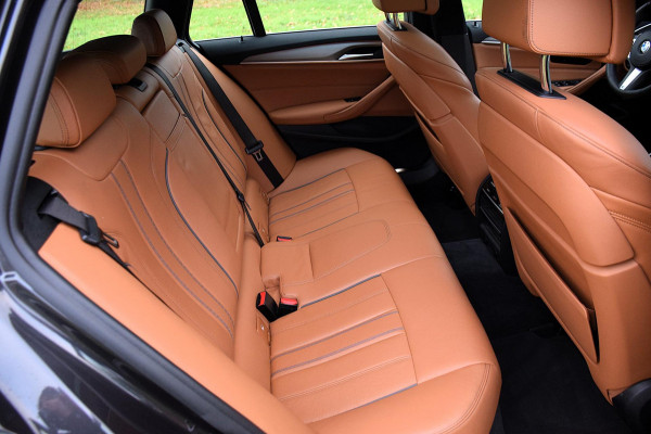 BMW 5 Serie Touring 520i High Executive*Nappa Leder*HUD*PANO*M-Pakket*Enz*