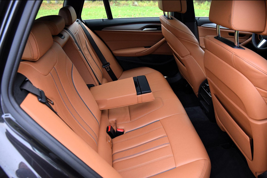 BMW 5 Serie Touring 520i High Executive*Nappa Leder*HUD*PANO*M-Pakket*Enz*