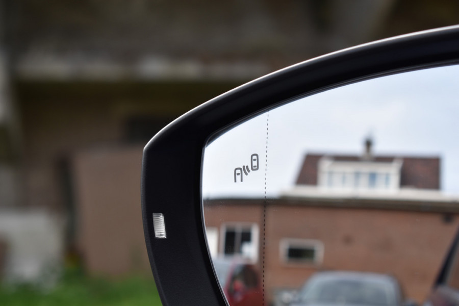 Volkswagen T-Roc R 2.0 TSI 300PK DSG 4MOTION R-SPORT BEATS/LEDER/TREKHAAK/PANORAMADAK